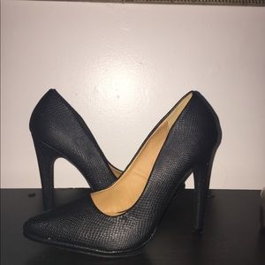 Quipid snakeskin/textured heels